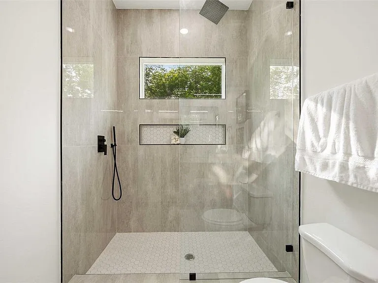 7130 Saint Augustine St #B — Photo 17