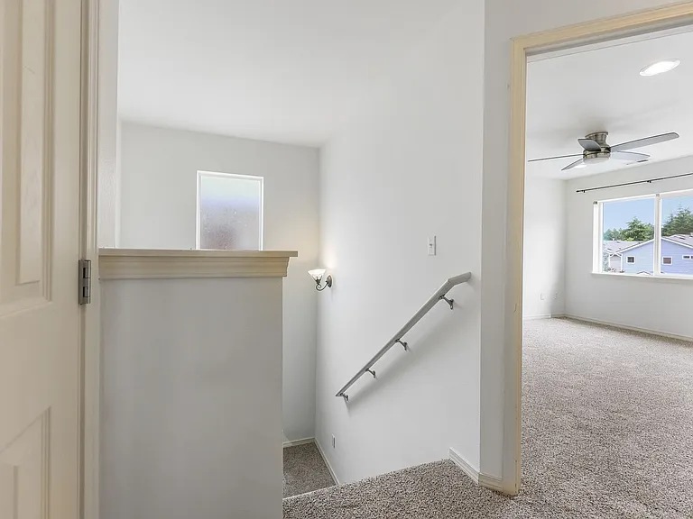 7601 Rushmore Way NE — Photo 23