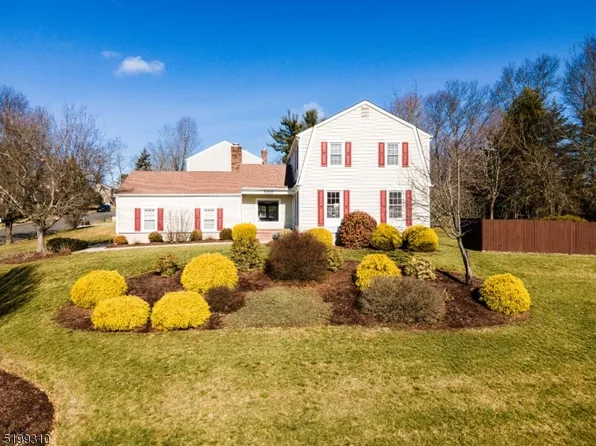 560 Heritage Rd, Millington, NJ 07946