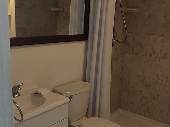 4th image of 714 New Jersey St