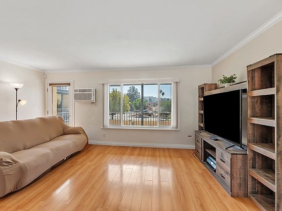 3rd image of 732 E Lexington Ave E #19
