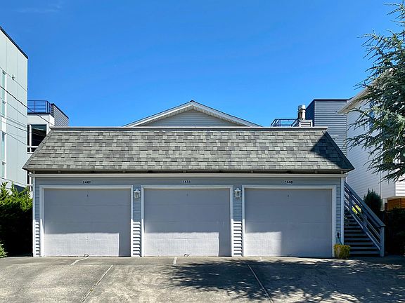 Free parking spot in front of the garage on the right.