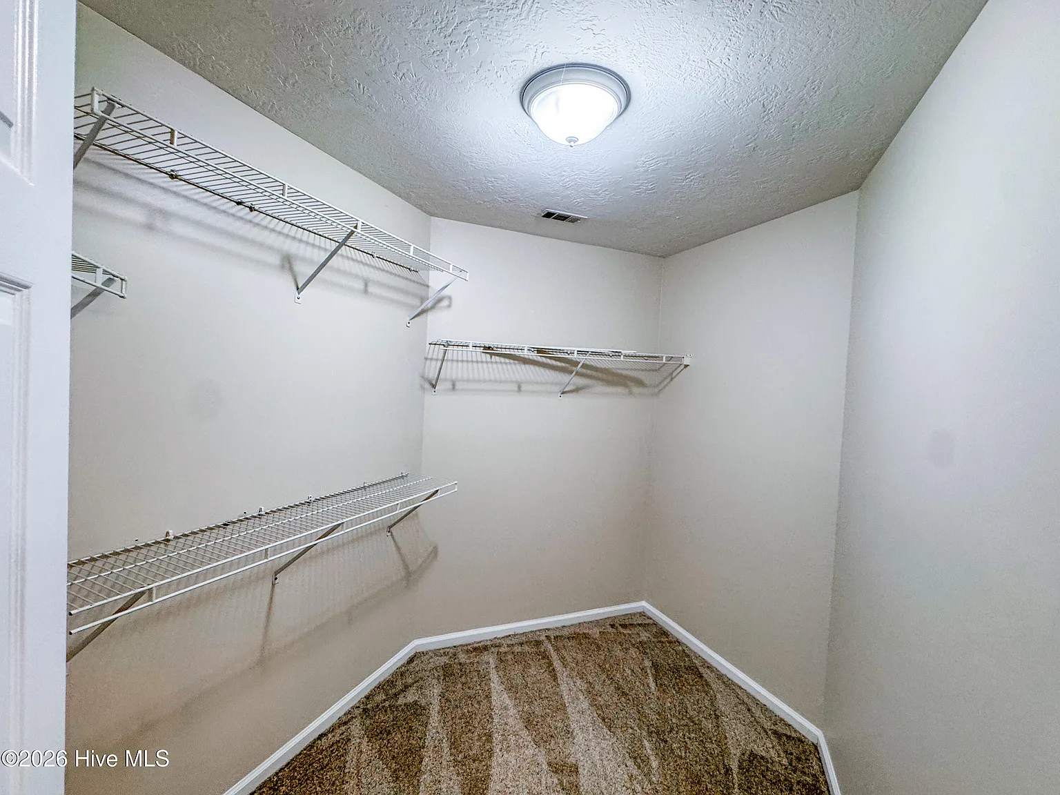 4 bed, 2.0 bath, 2821 sqft, $1,950 — Photo 4