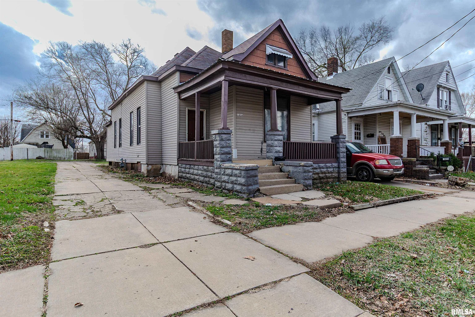 1826 W Butler St photo 1