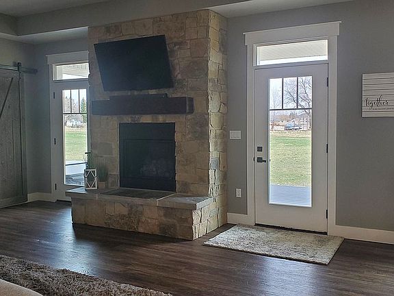 3rd image of 3740 Redwood Ct