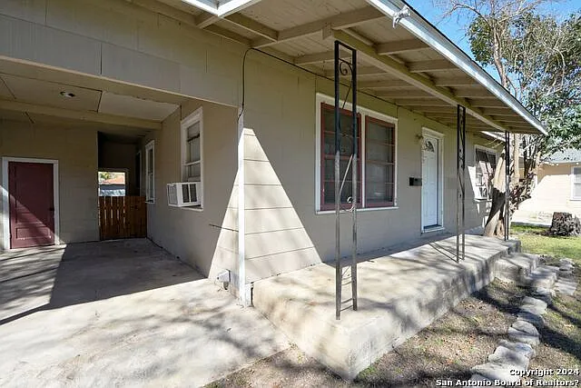 303 E Faust St — Photo 4