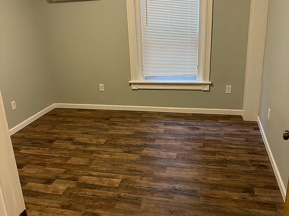 5th image of 556 Main St #1