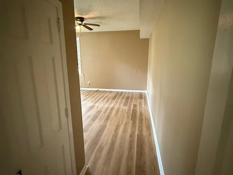 210 N Steele Ave #A — Photo 12