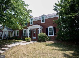 3373 S Wakefield St #B, Arlington, VA 22206
