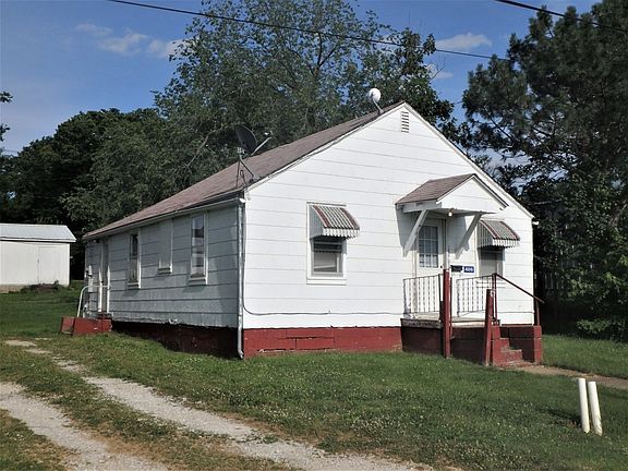 2nd image of 406 N 2nd St