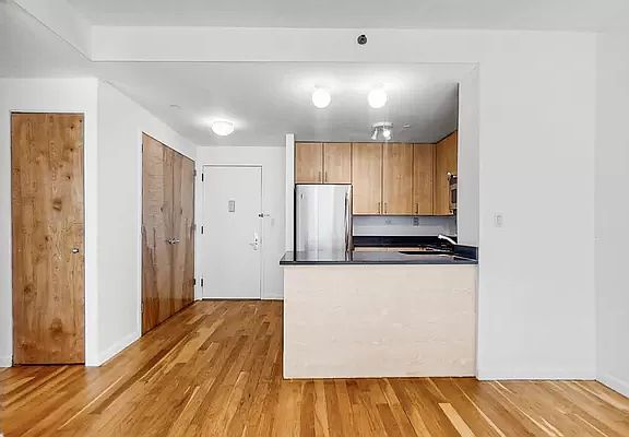 5th image of 736 W 187th St APT 407