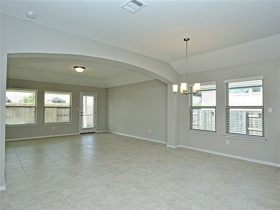 4th image of 725 Carillion Dr