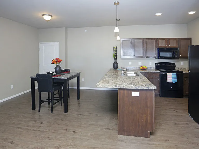 Brookledge Apartments — Photo 28