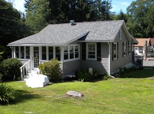 122 Sunflower Ln, Greentown, PA 18426