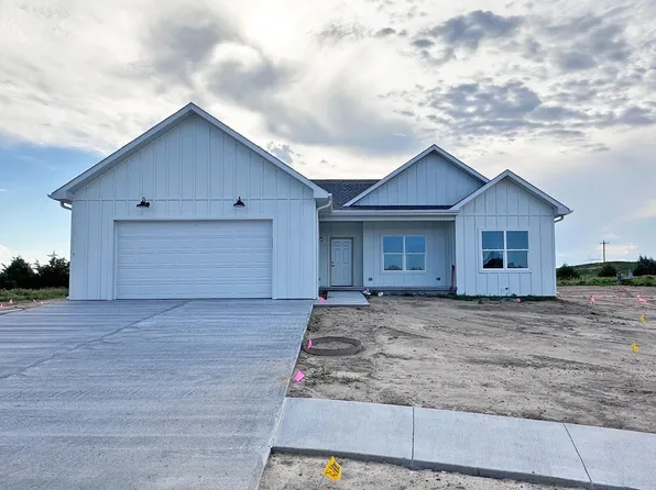 111 Freedom Ct, Paxton, NE 69155
