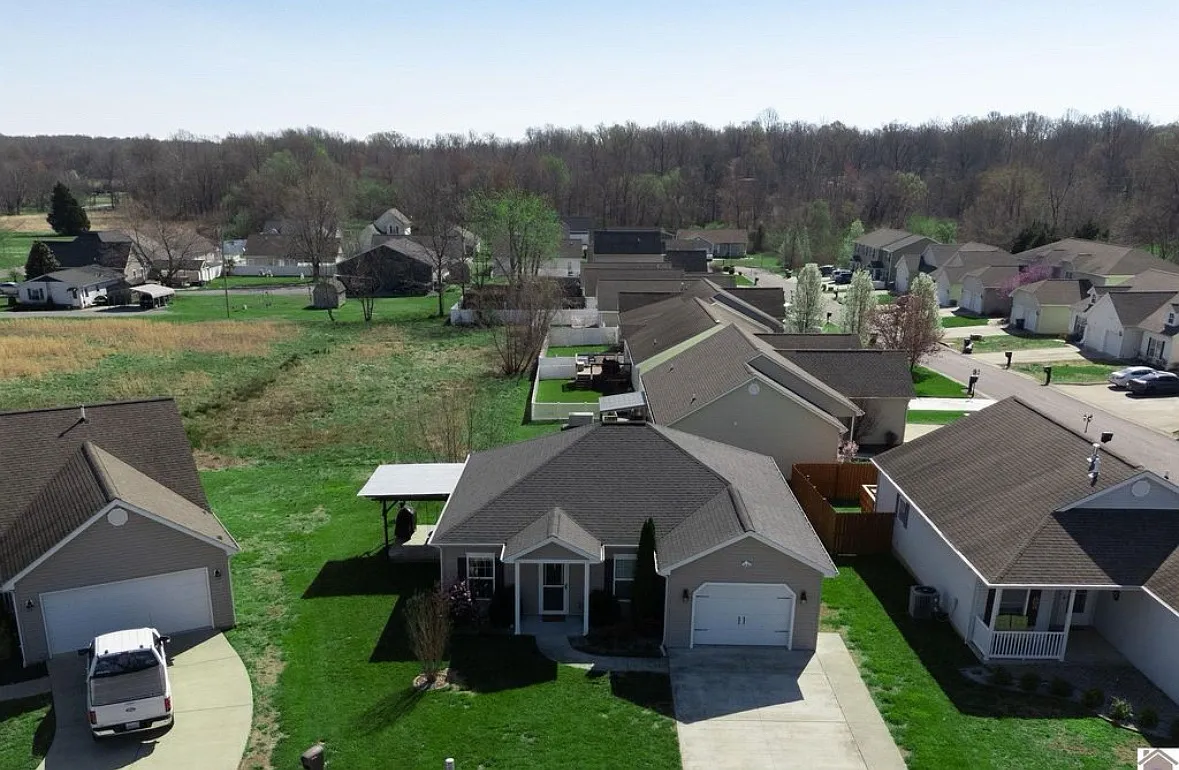 140 Keeneland Ct — Photo 2