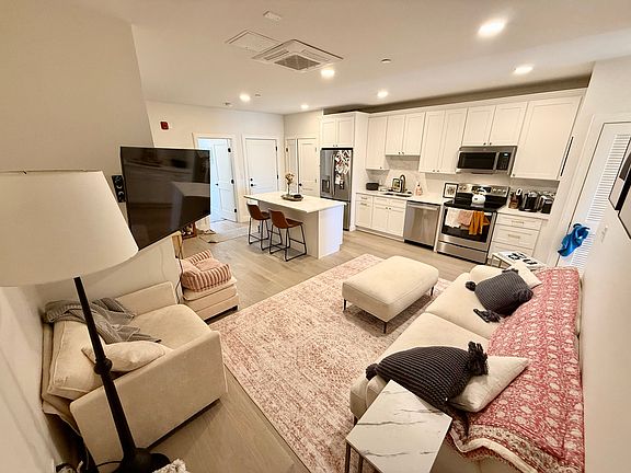 5th image of 120-126 Emerson St #3