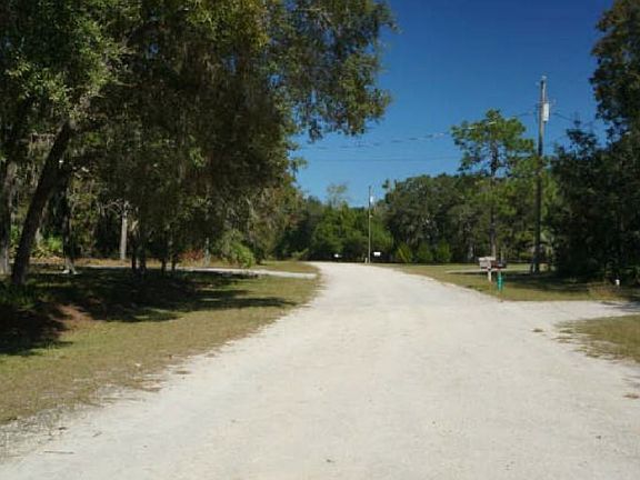 Exterior Neighborhood (street photo)