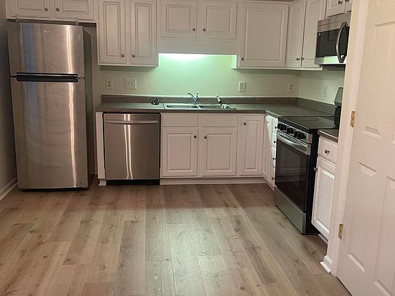 2nd image of 805 Jennings Berry Dr