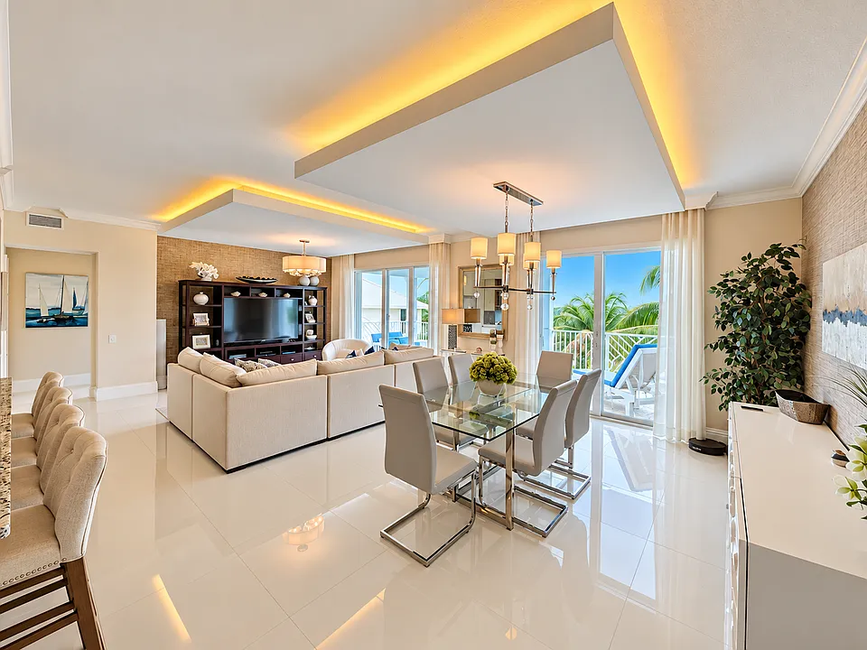 342 Bay Colony Dr N
