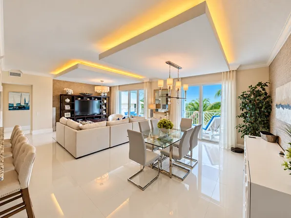 342 Bay Colony Dr N, Juno Beach, FL 33408