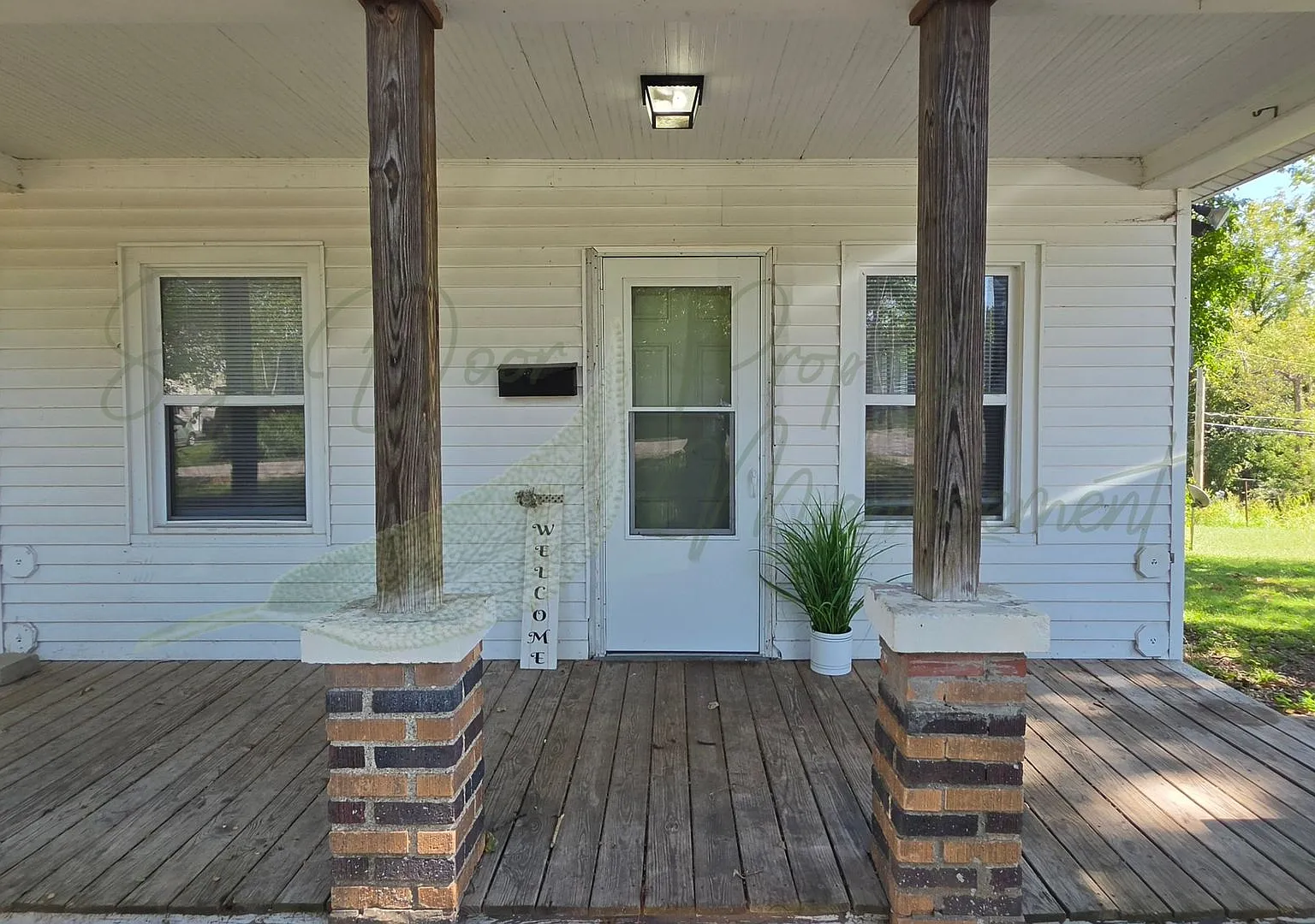 Charming Updated Bungalow — Photo 1