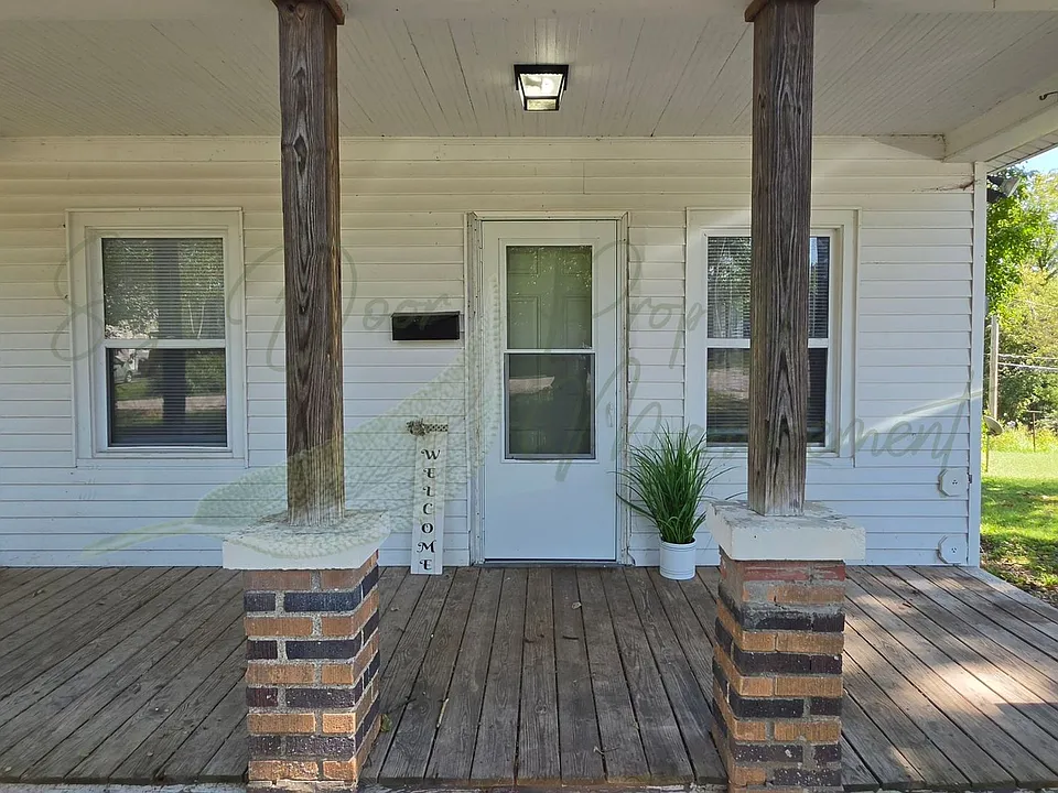 303 N Huttig Ave