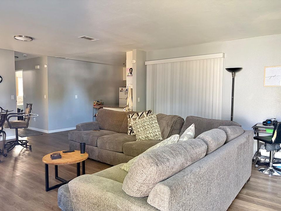 1st image of 2814 Village Green Ct Unit 38