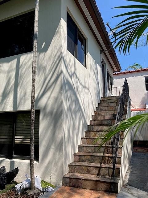 1st image of 3460 SW 1st Ave #L
