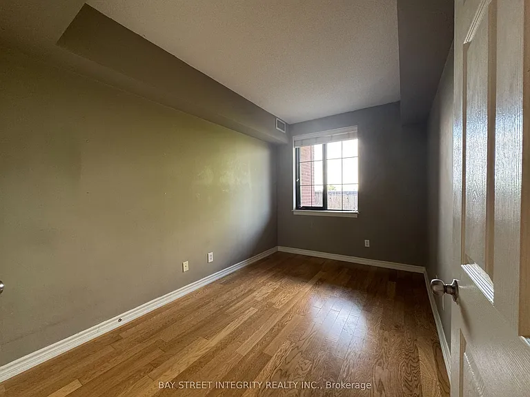 47 Caroline St N #402 — Photo 9