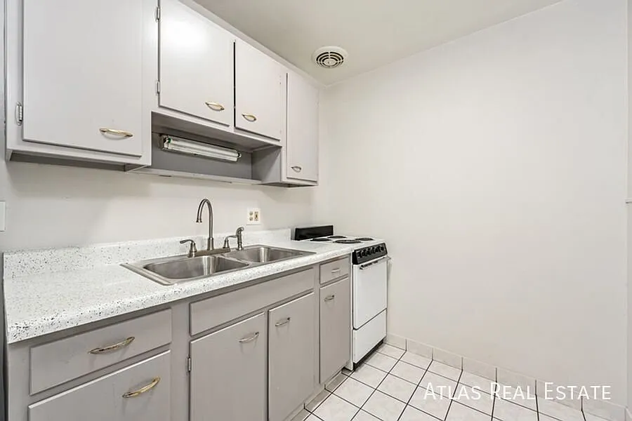 510 N Dayton St — Photo 3