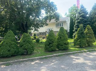 15 Angela Ln, Lake Grove, NY 11755
