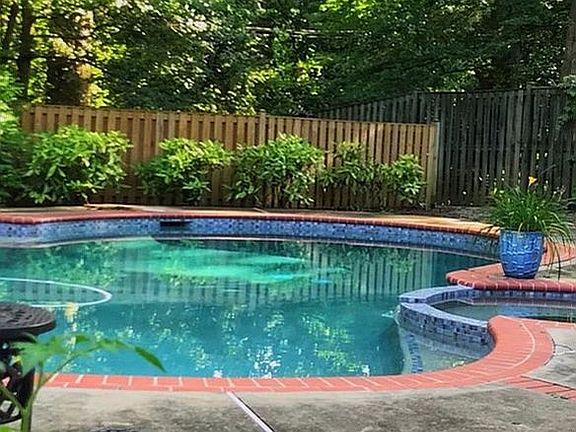 5th image of 3029 Knoll Dr