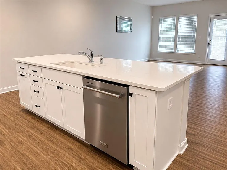 663 Castleberry Ave — Photo 8
