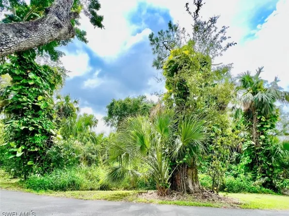 435 Caloosa Dr, Labelle, FL 33935