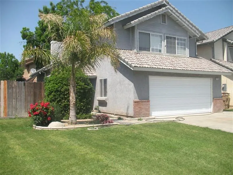 8212 Woodside St photo 1