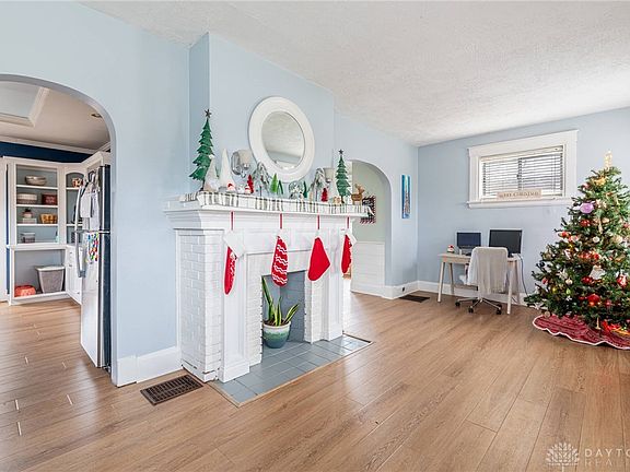 4th image of 1170 Coronado Ave