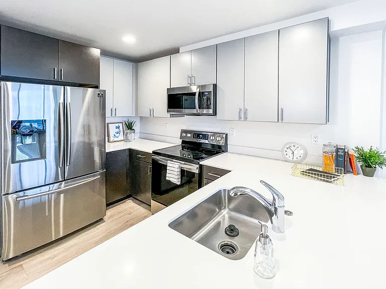 Edric Apartments — Photo 22