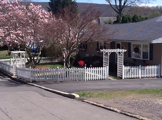 25 Halliday Ct, Hanover Township, PA 18706