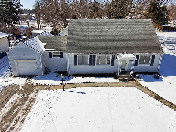 3rd image of 141 Mechanic St