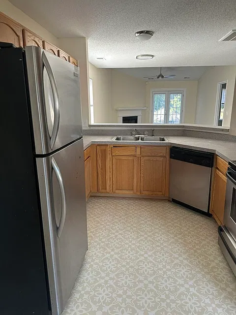 2 bed, 1416 sqft, $1,450 — Photo 2