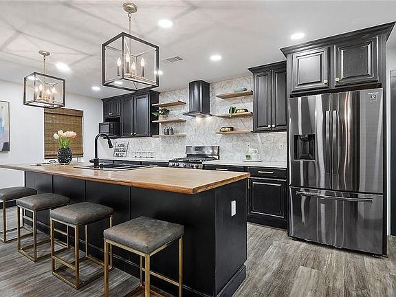 3rd image of 2717-19 Amelia St