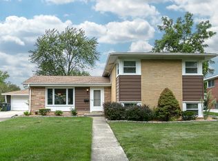 104 David Dr, Bensenville, IL 60106