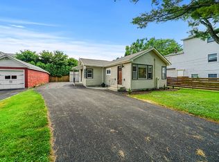 21 E 56th St, Westmont, IL 60559