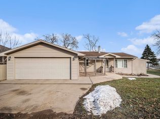 46254 W Shore Pl, Hartford, SD 57033