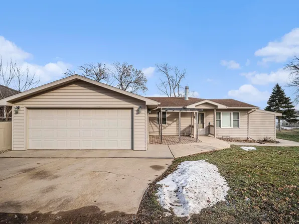46254 W Shore Pl, Hartford, SD 57033