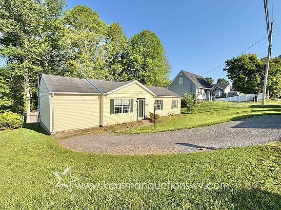 3rd image of 69 Woodside Ln