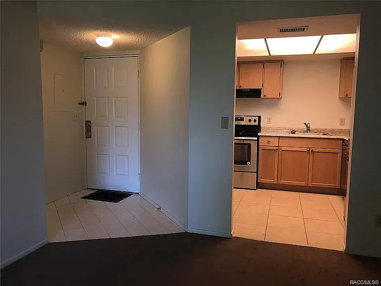 588 Fairways Ln #E101 — Photo 3