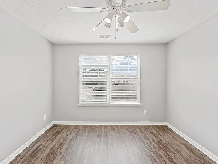 Maple Brook Apartments — Photo 23