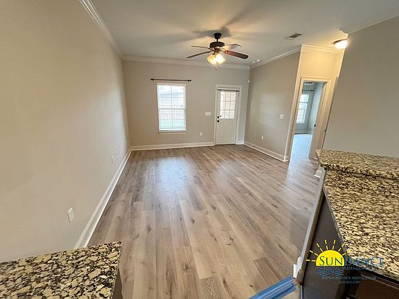 3rd image of 413 Niceville Ave